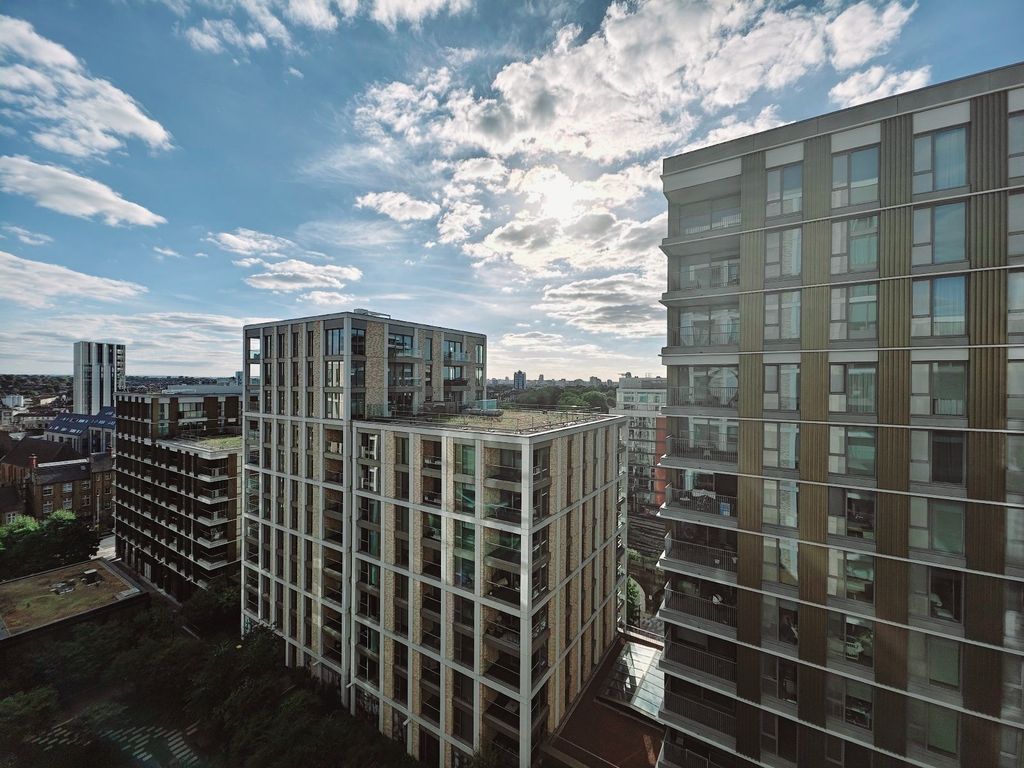 Property photo 1 of 10 Nelsons Are Proud To Present This High Spec Larger Than Average One Bedroom, One Bathroom Apartment Perfectly Located In Zone 1 Between Battersea Park And Battersea Power Station.