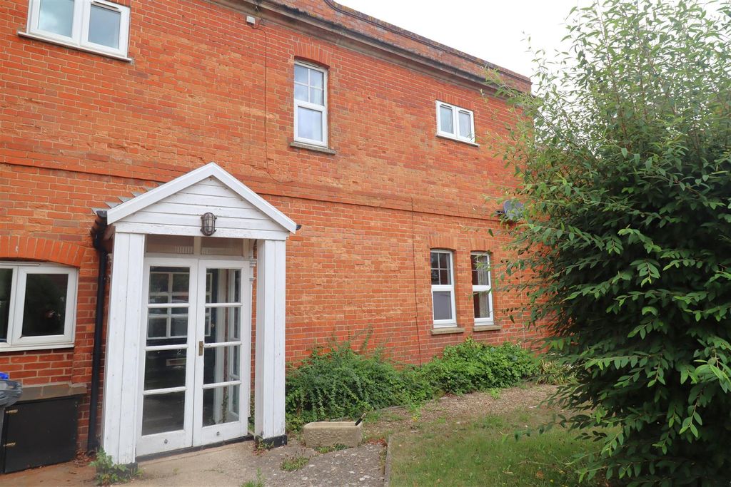 Property photo 1 of 7 Ront.Jpg