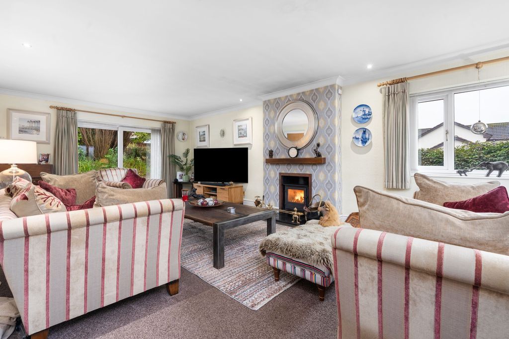 Property photo 2 of 33