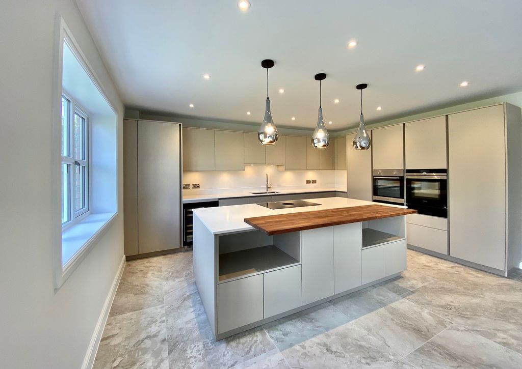 Property photo 2 of 33