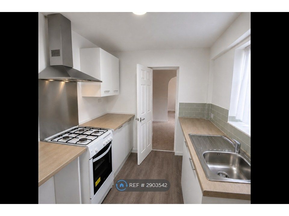 Property photo 2 of 12 Kitchen