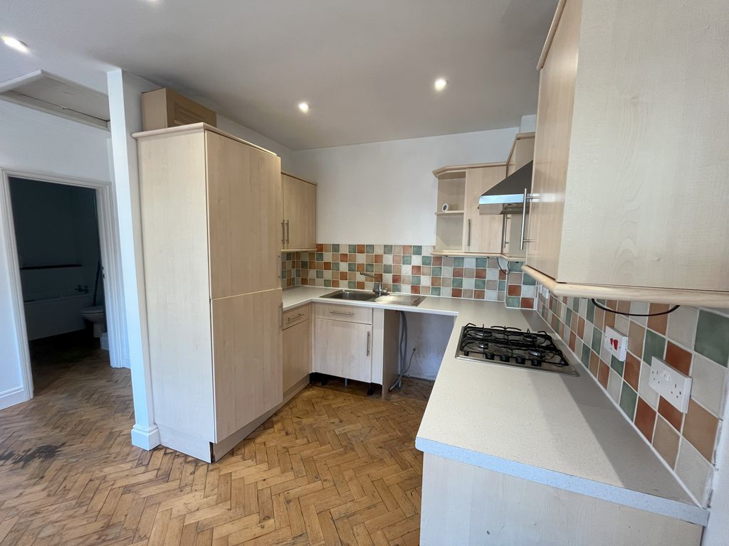 Property photo 3 of 6 Kitchen 2