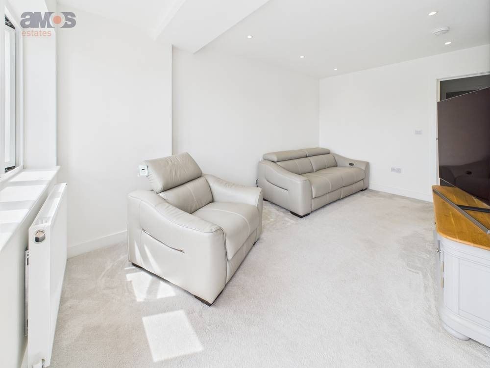 Property photo 3 of 16 4306084