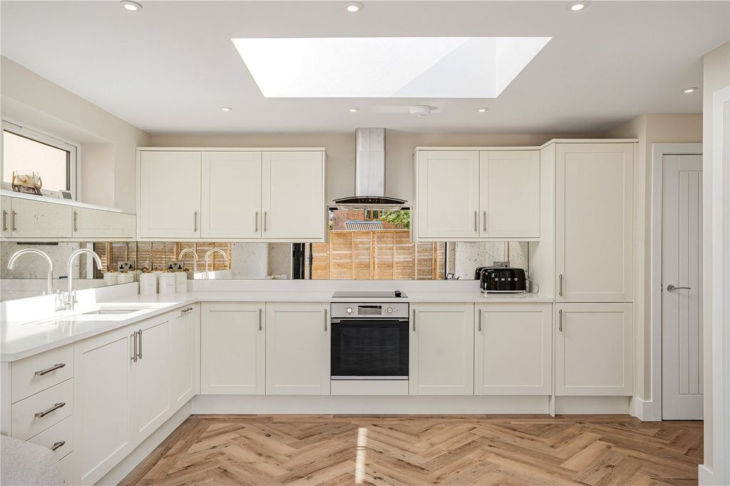 Property photo 2 of 25 Reception/Kitchen