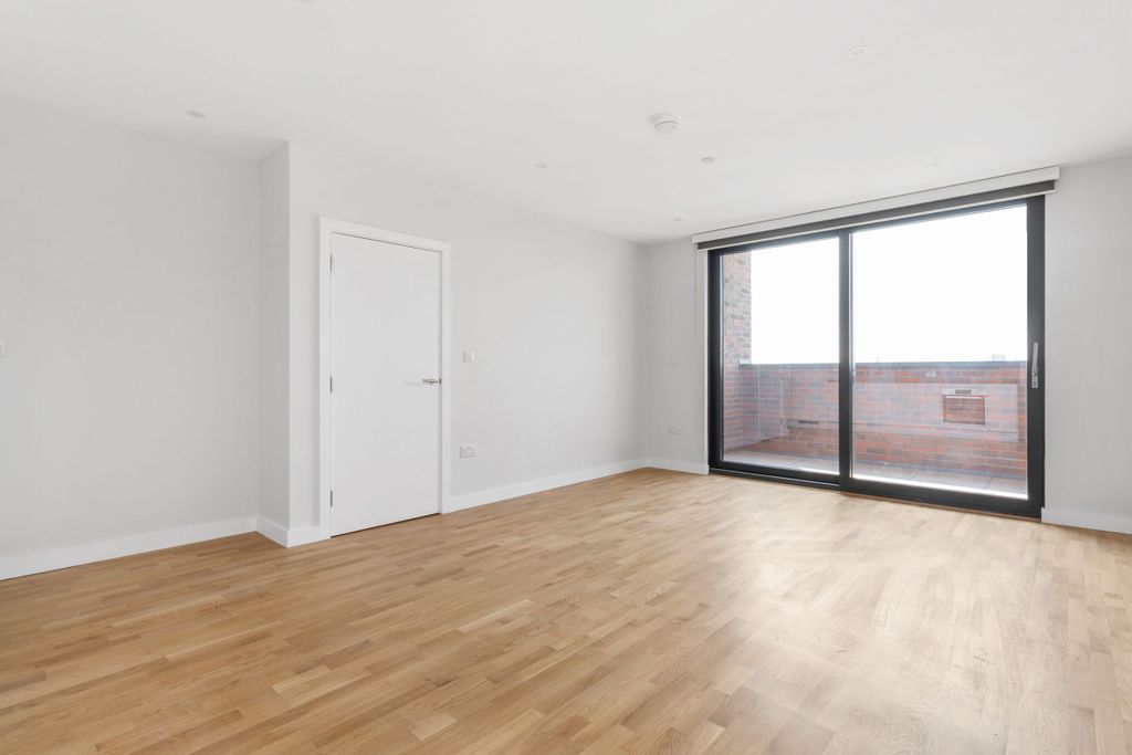 Property photo 1 of 13 Living_Room