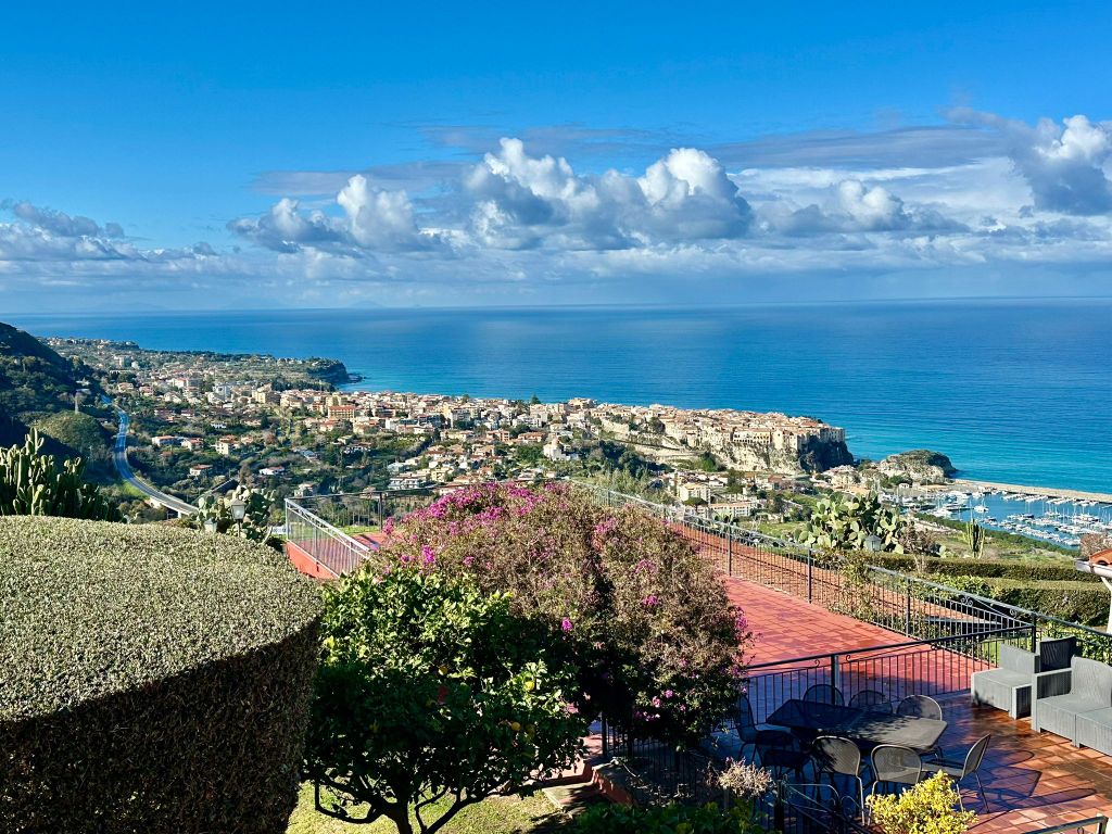 Property photo 3 of 25