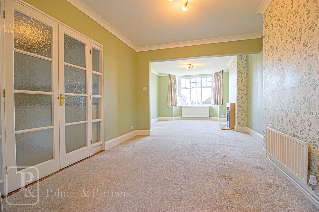 Property photo 3 of 23 Living Space