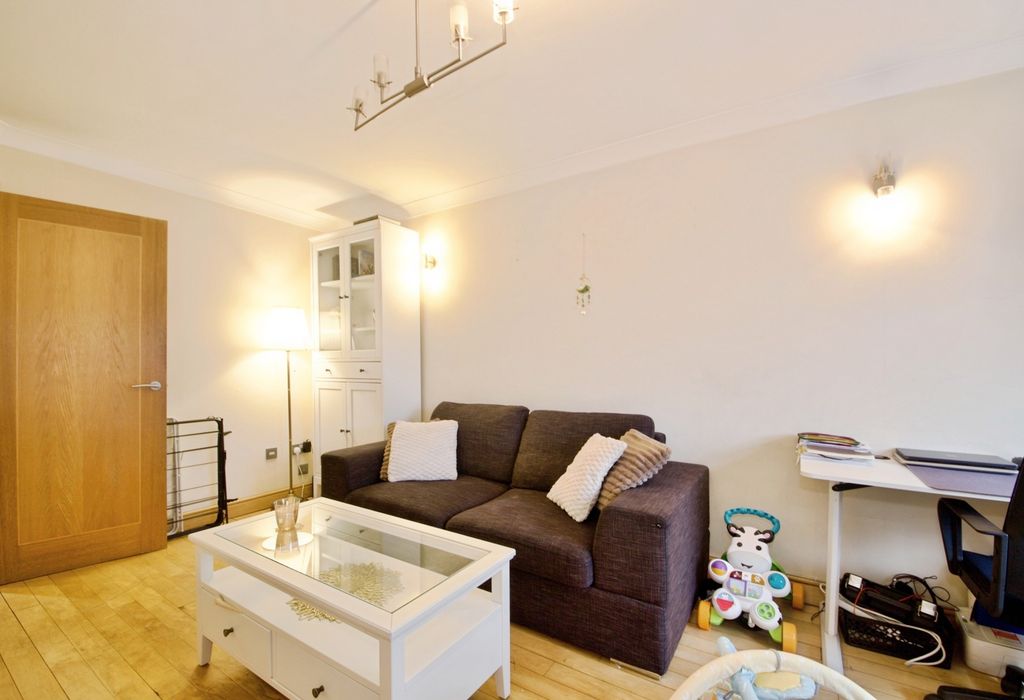 Property photo 3 of 7 Pbox-Img.Jpg