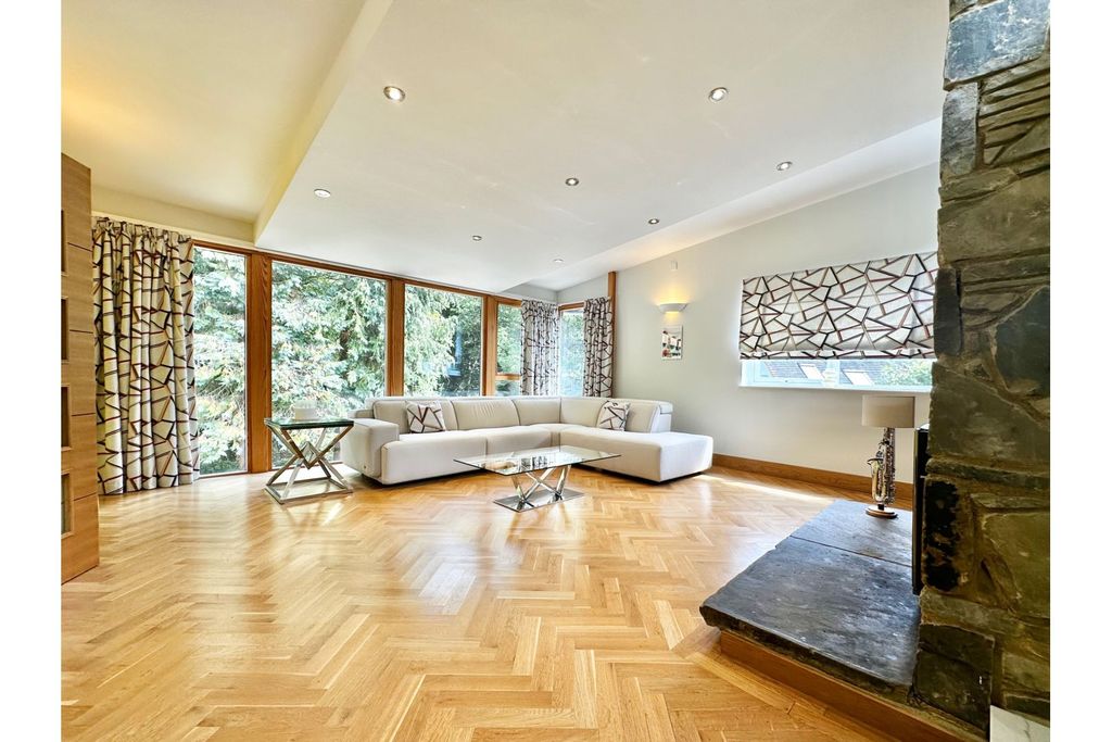 Property photo 2 of 26