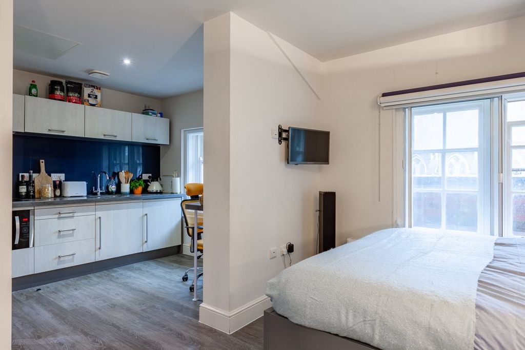 Property photo 2 of 13 5C326248-26A1-4686-A322-E3Ecdf291301_1_105_c