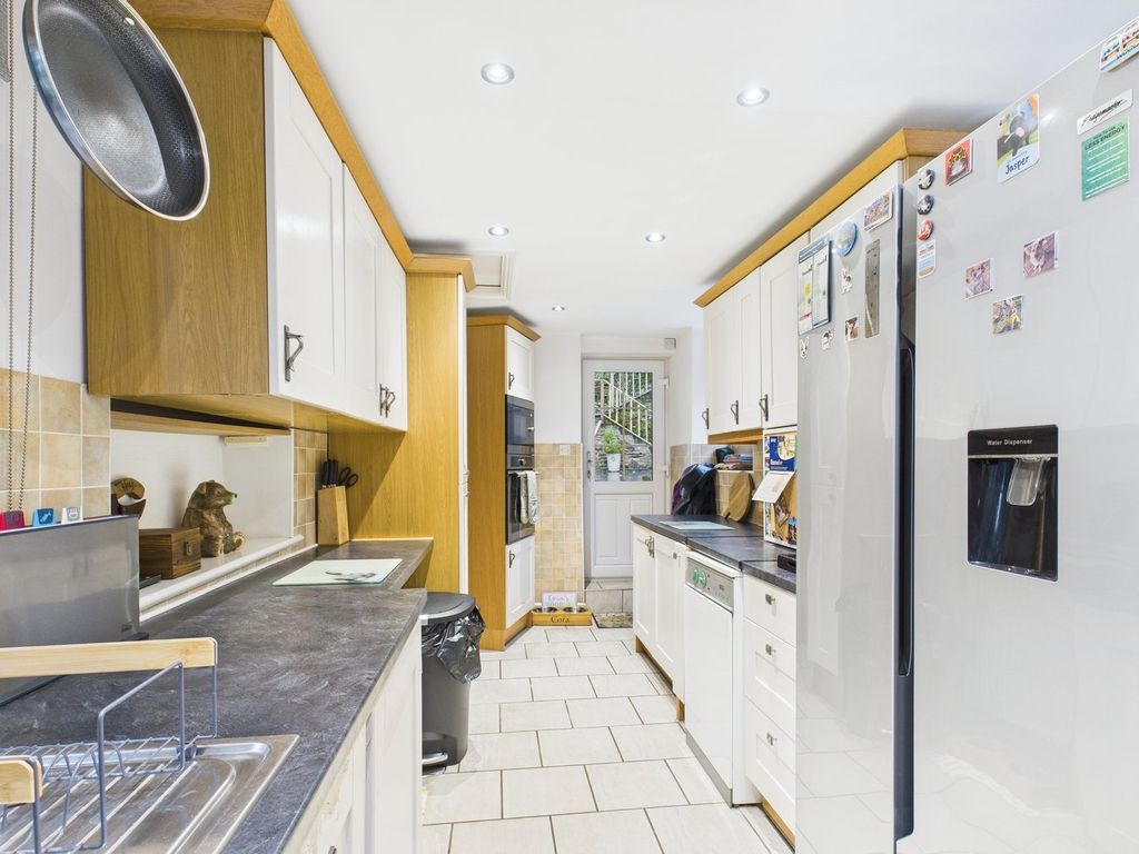 Property photo 3 of 34