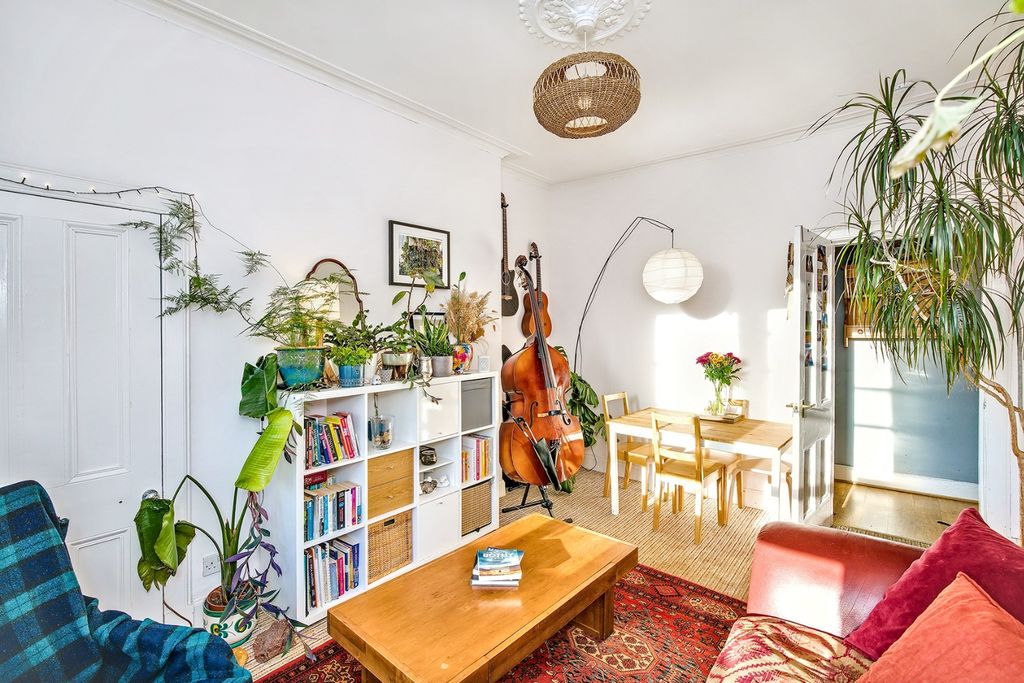 Property photo 2 of 18 4723541