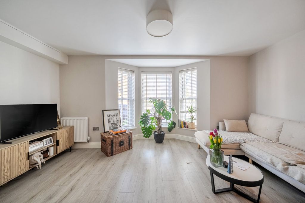 Property photo 2 of 8 Picture No. 30