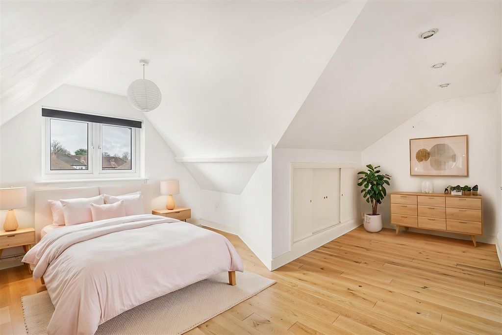 Property photo 3 of 13 17_69669 - Bedroom - Standard - 2 (2).Jpg