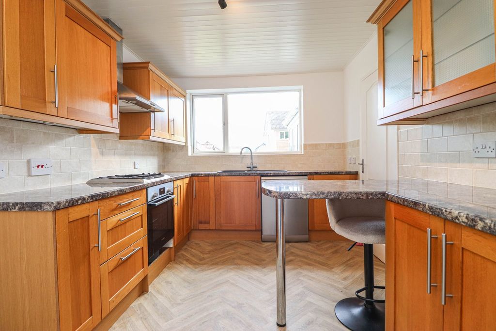 Property photo 3 of 21 Kitchen