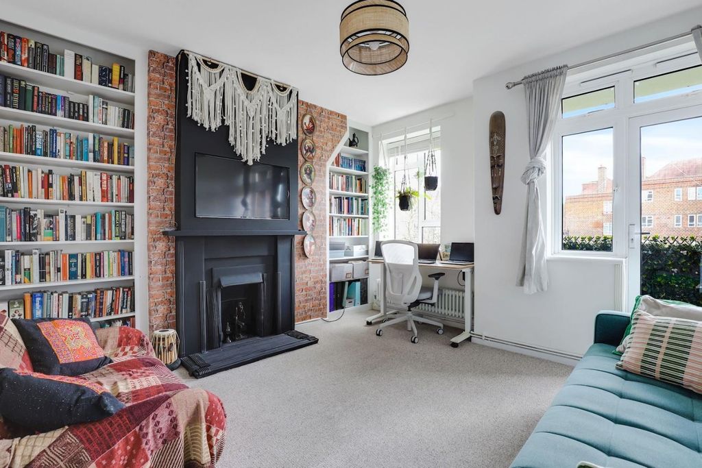 Property photo 3 of 15 11-1d96Jhpropworld - Flat 18, Mellor House - 13-Me