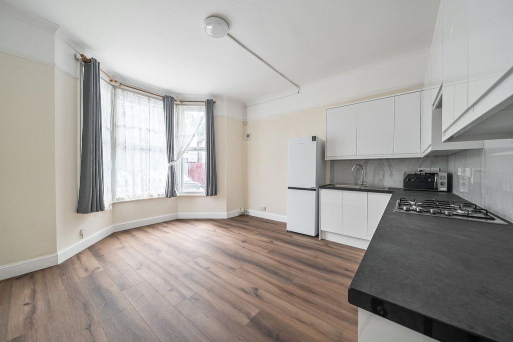 Property photo 3 of 12 Kitchen/Diner