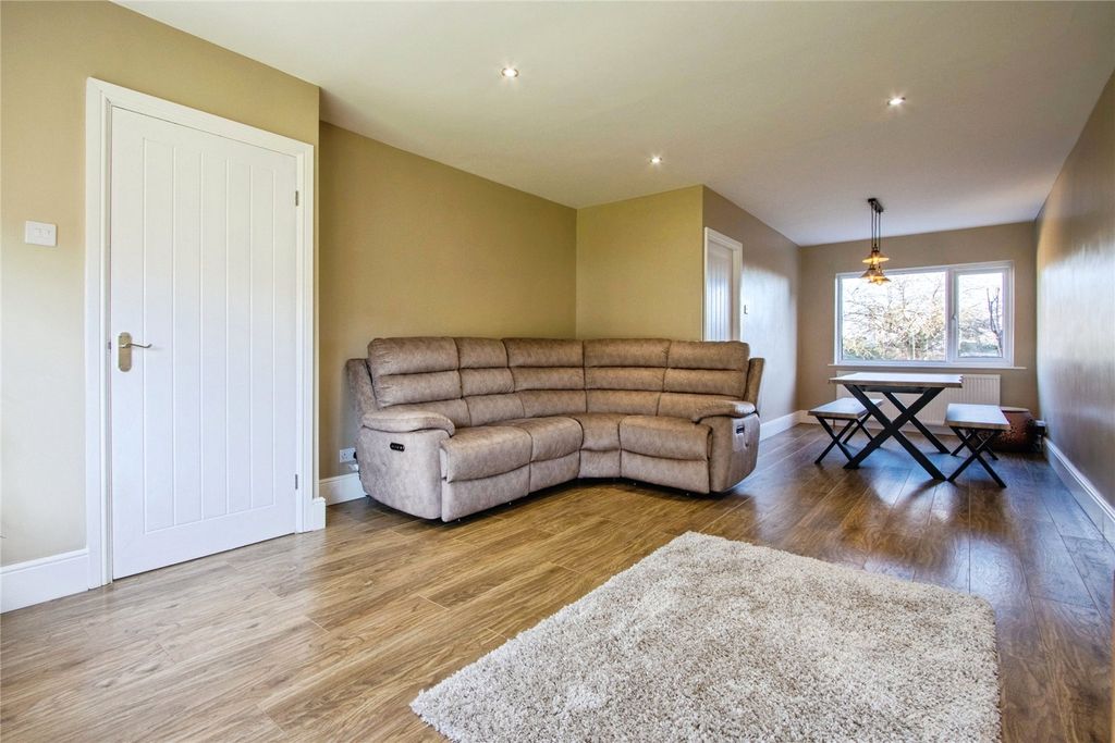 Property photo 2 of 18 Picture No. 11