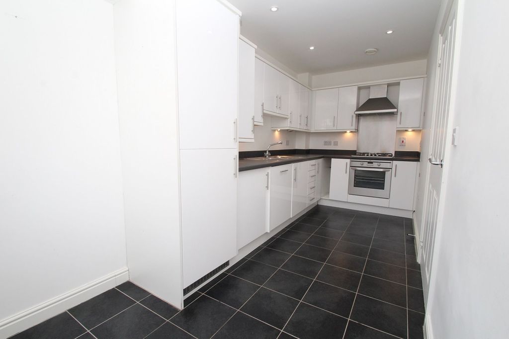 Property photo 3 of 12 Photo 8