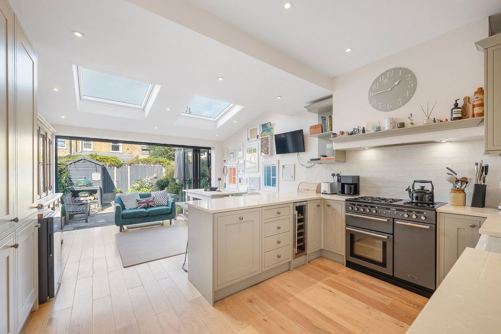 Property photo 1 of 33