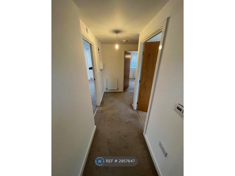 Property photo 3 of 10 Hall
