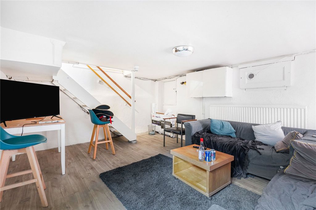 Property photo 2 of 12 Sitting Room