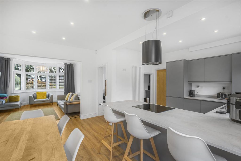 Property photo 3 of 28 Rlv01846.Jpg