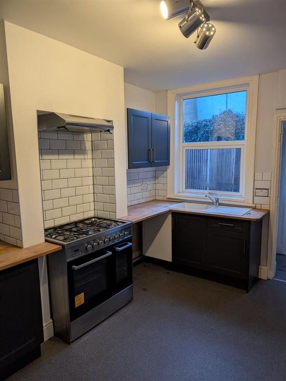 Property photo 3 of 8 20E9Cf49-2c84-48Fa-976B-99c41422Ffc8.Jpg