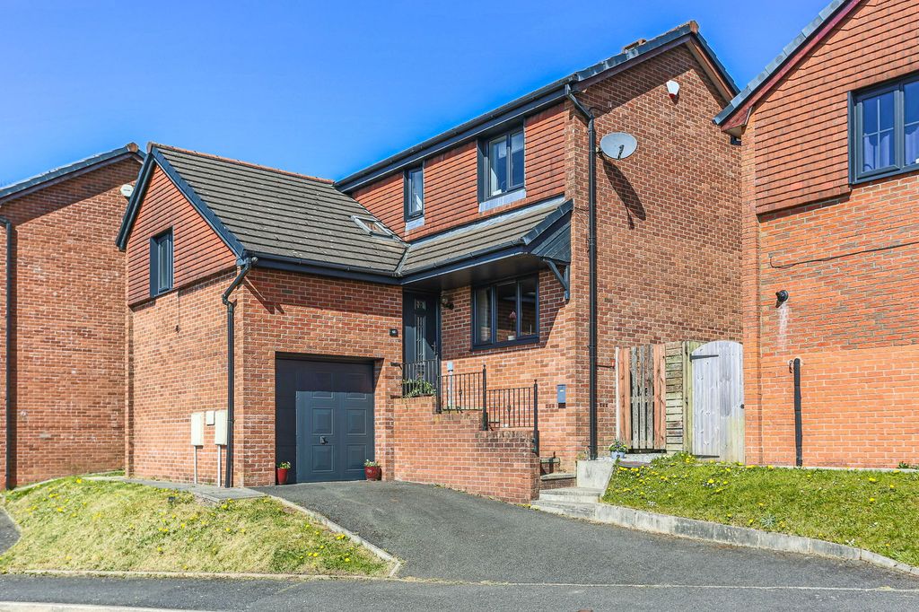 Property photo 1 of 33