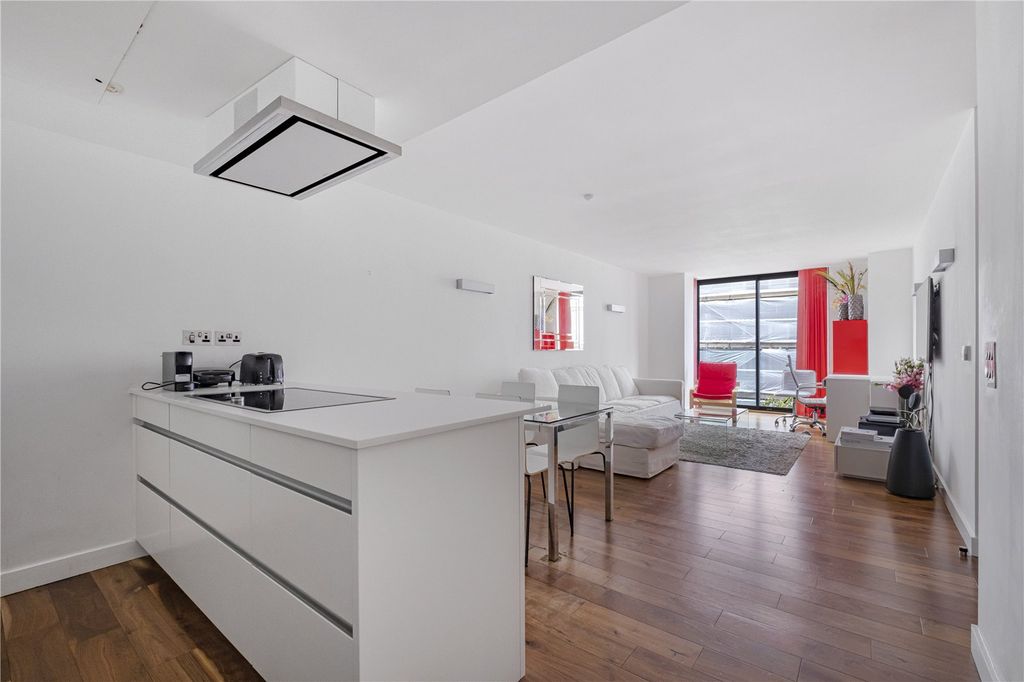 Property photo 3 of 13 Picture No. 06