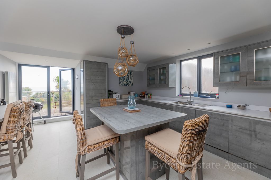 Property photo 3 of 24