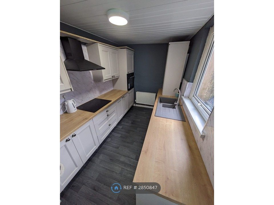 Property photo 2 of 11 Kitchen