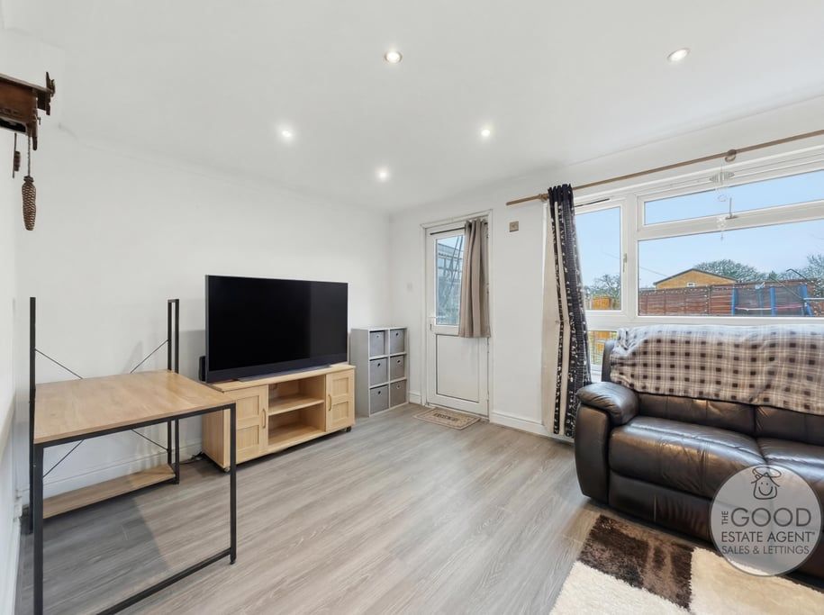 Property photo 3 of 12