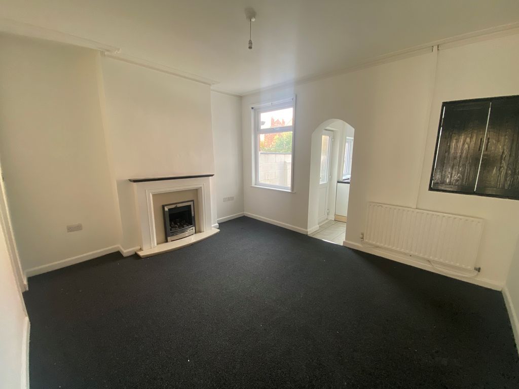 Property photo 3 of 9 Dining Room