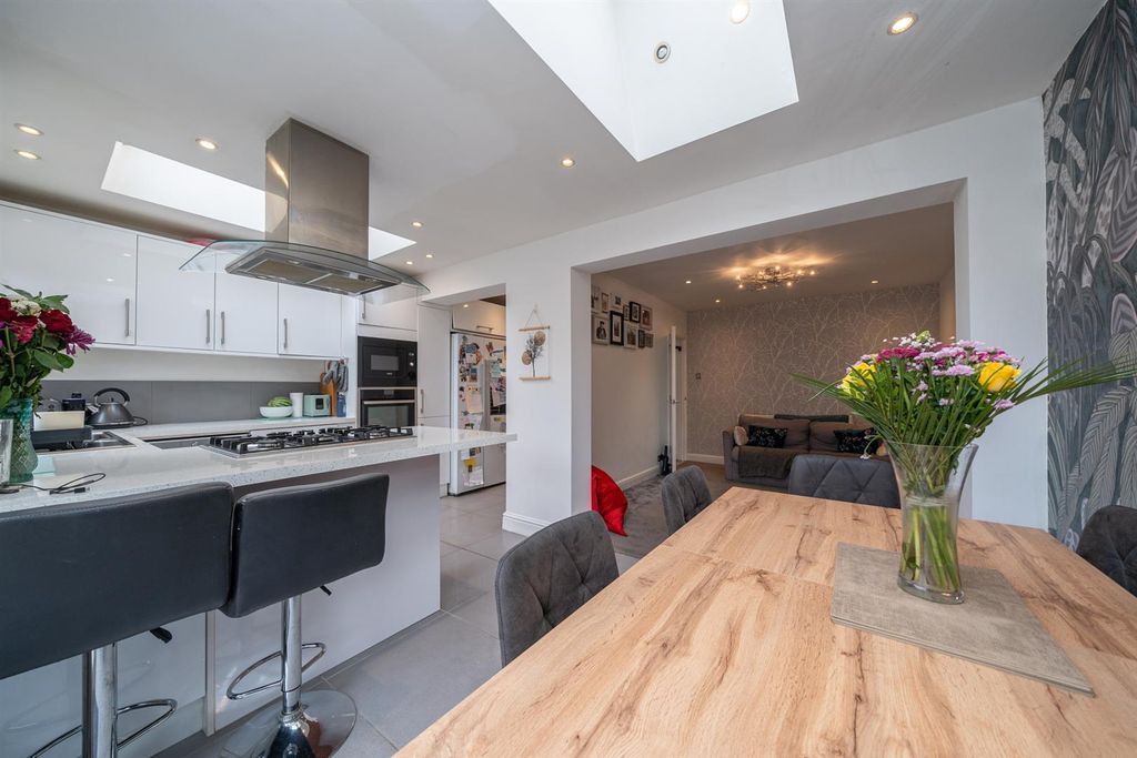 Property photo 3 of 18 Kitchen/Dining Room