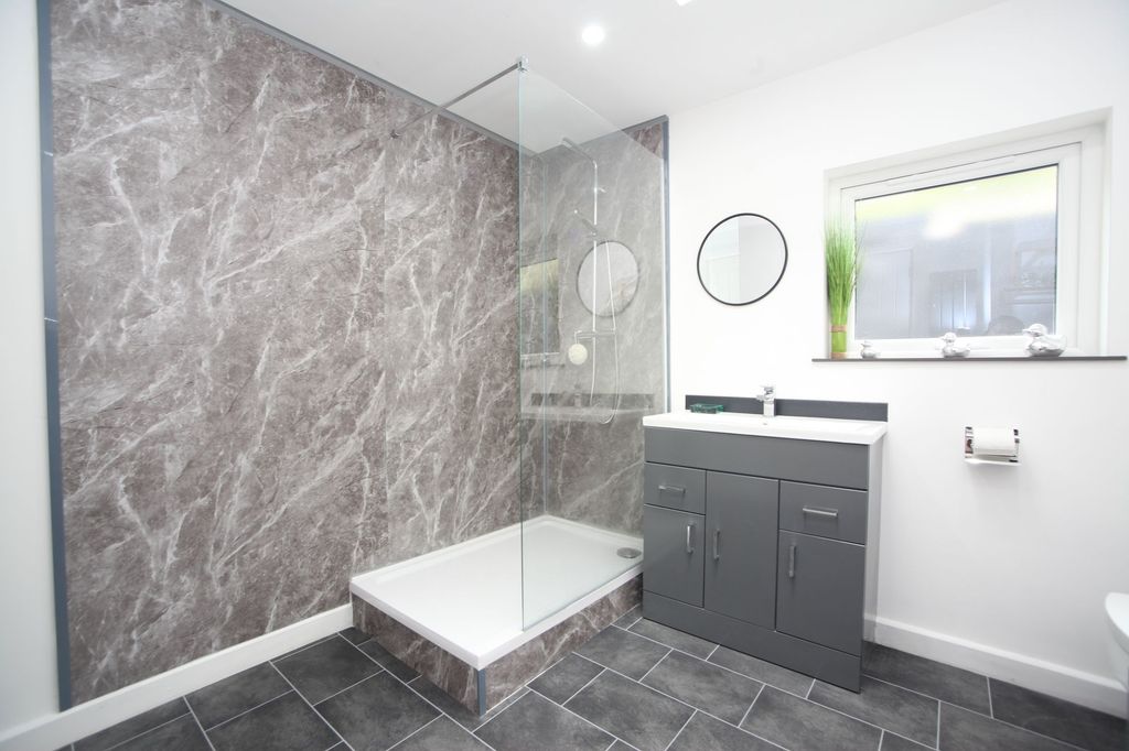 Property photo 2 of 32