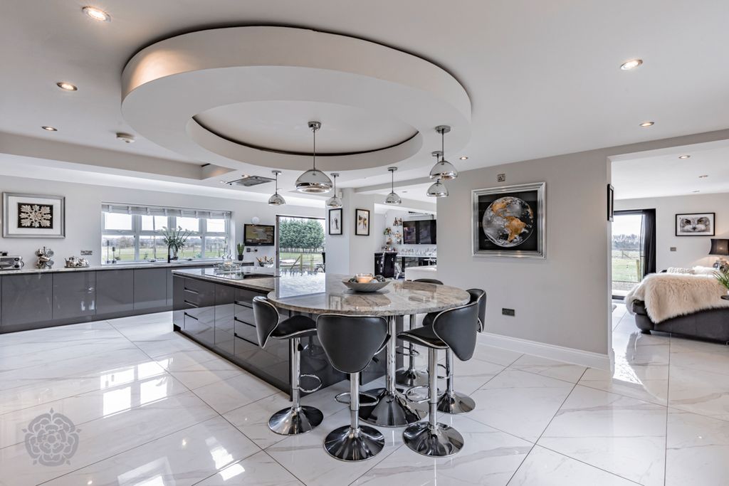 Property photo 2 of 48 Picture No. 22