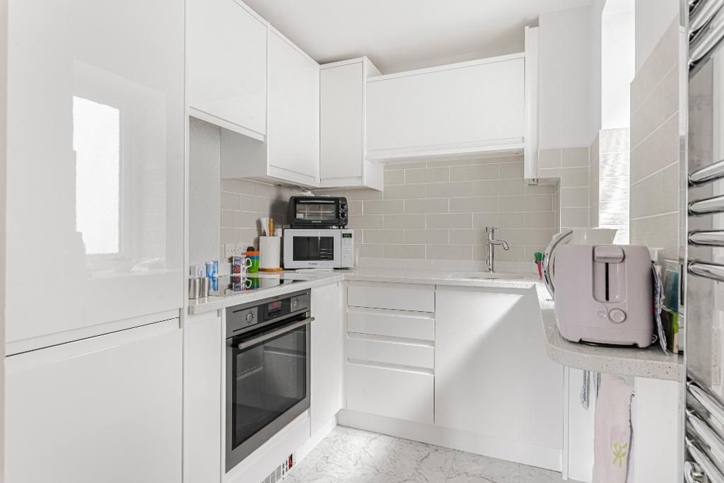 Property photo 3 of 9 Kitchen
