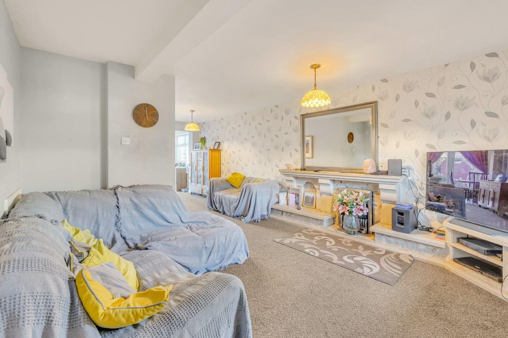 Property photo 3 of 19 Lounge Diner