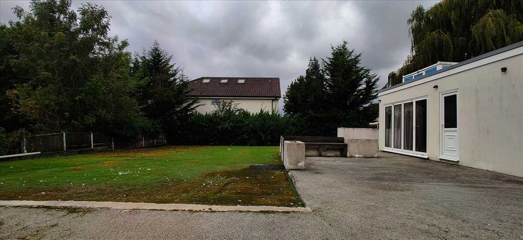 Property photo 3 of 6