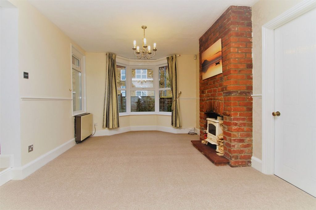 Property photo 2 of 10 Photo 8