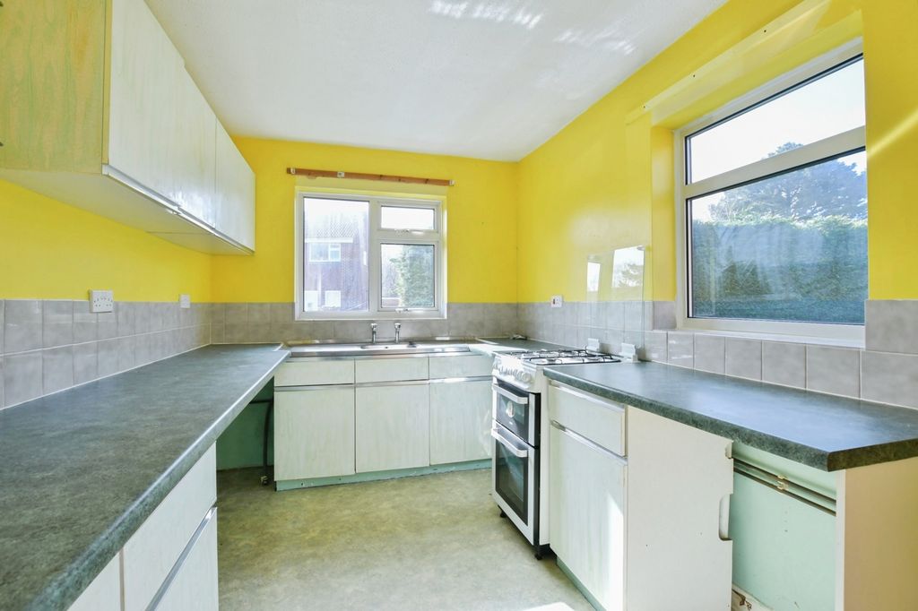 Property photo 3 of 12 Kitchen