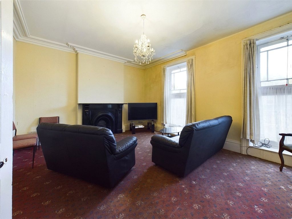 Property photo 2 of 8 Picture No. 35