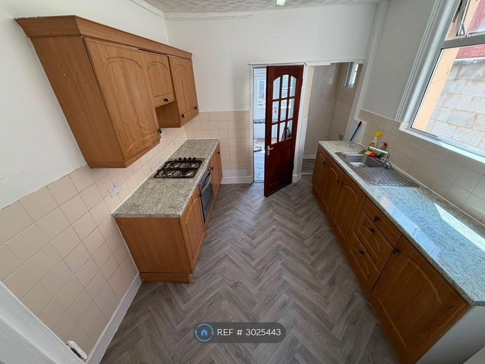 Property photo 1 of 10 Kitchen