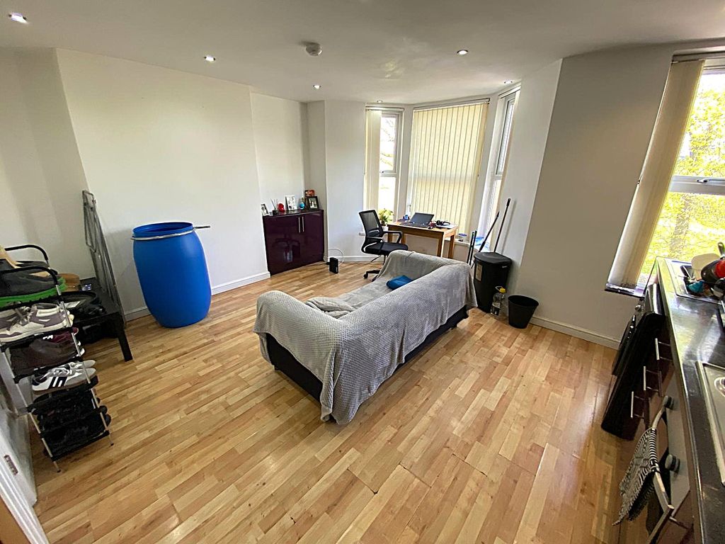 Property photo 2 of 6