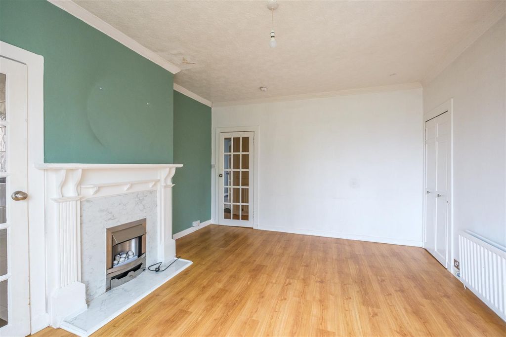 Property photo 3 of 15 Curling Crescent-10.Jpg