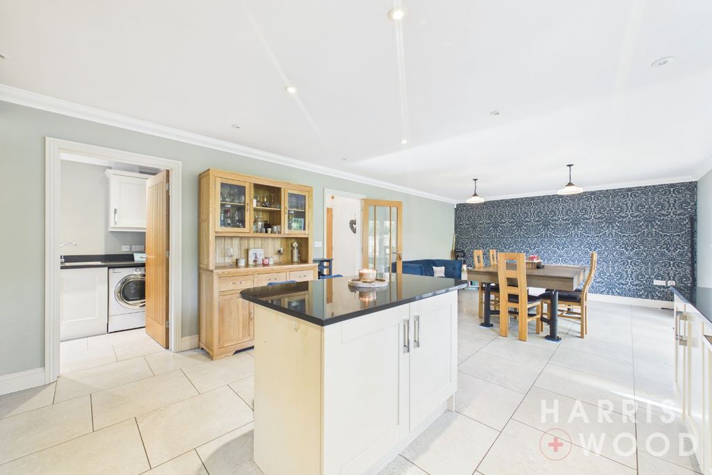 Property photo 2 of 32 5699462