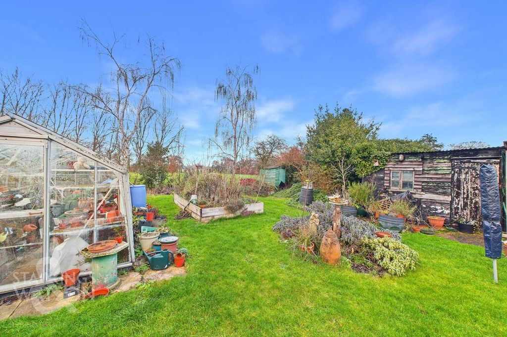 Property photo 2 of 24