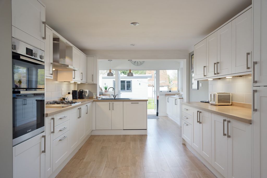 Property photo 2 of 25 4969753