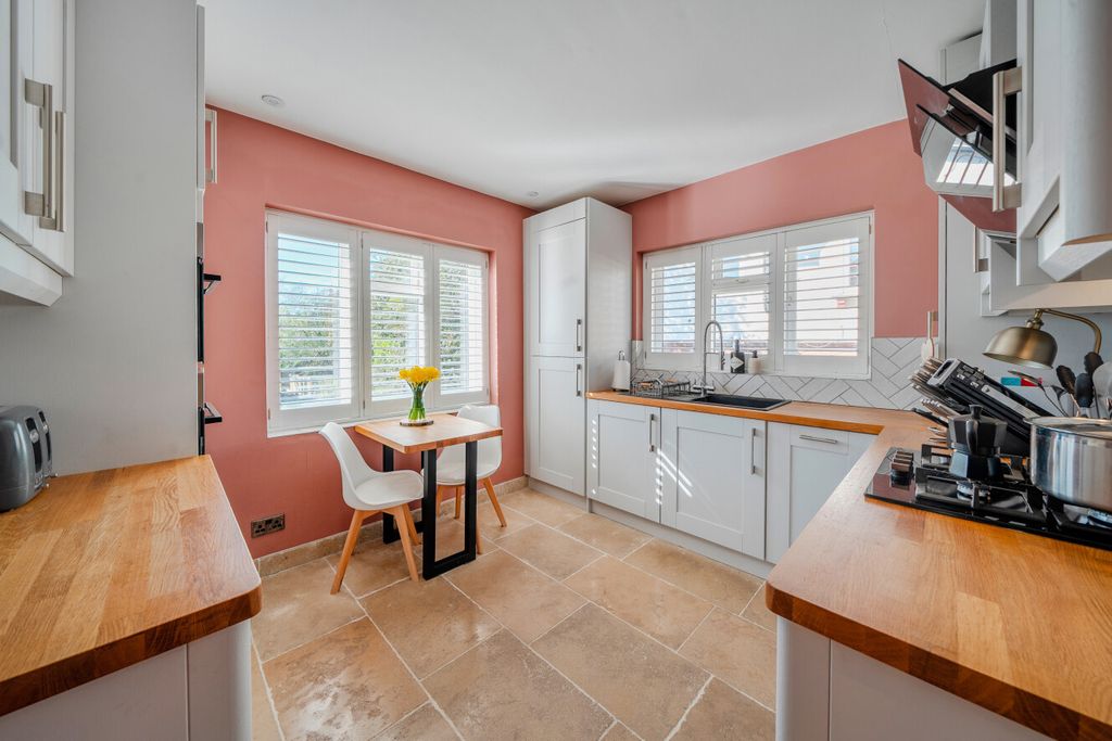 Property photo 3 of 10 1437524-14-69d4Ca...